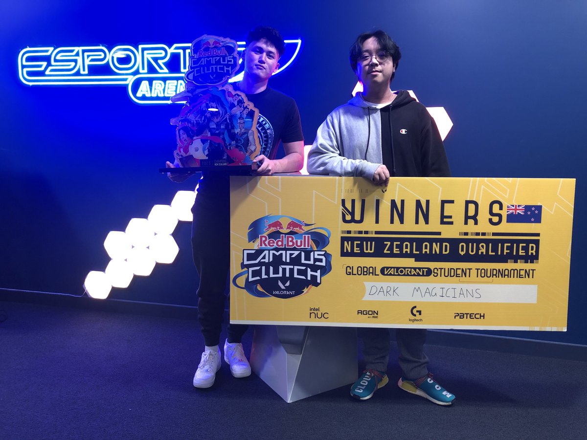 ArcadeESP's tweet image. HE'S GOING TO TURKEY! 🇹🇷

Congratulations to our Valorant IGL @BossWhatsWong on Winning RedBull Campus Clutch National Finals &amp;amp; @Itspoofxd on 2nd Place! 🏆

#VALORANT #RBBC | @ArcadeValorant @VALORANT