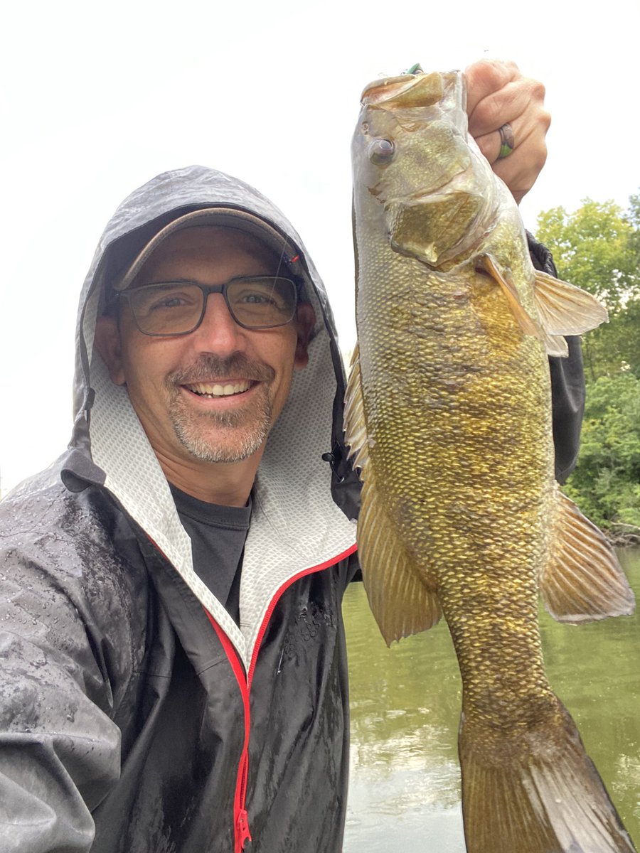 GrahamSlamFishn's tweet photo. Great Smallie action in the rain. 2 of my biggest this season. #smallmouthbass #bassfishing #foxriverfishing https://t.co/EOEuPoVMwa
