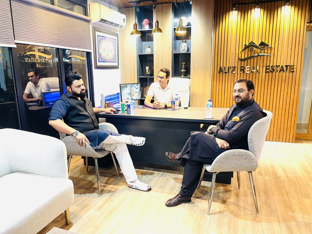 sahibzada_z's tweet photo. بحریہ اسلام اباد 
پاکستان کے معروف ٹی وی اینکر 
Hum News Channel 
سید ثمر عباس 
اور پاکستان کے مشہور ایکٹر آغا شیراز صاحب کی دفتر آمد اس موقع پر صاحبزادہ ذوالفقار علی صاحب سے ملاقات 
سیاسی سماجی و کاروباری امور پر تفصیلی بات چیت ہوئی @SammerAbbas @BBhuttoZardari @ShaziaAttaMarri https://t.co/EaUEK65g6d