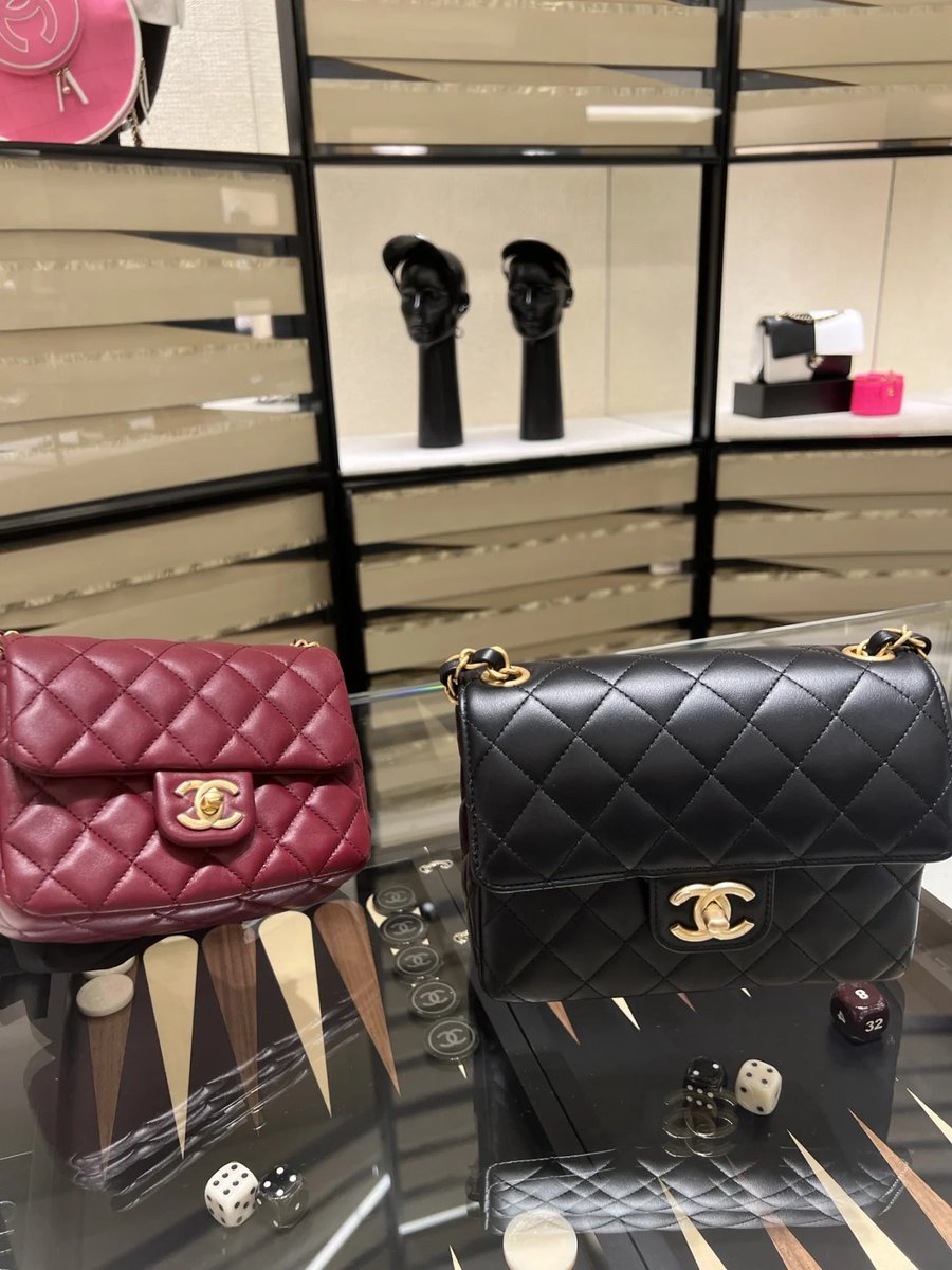 Aidancloud's tweet photo. I also tried the sheepskin silver chain woc, and I feel that the seasonal model is more distinctive (although it is also more expensive) https://t.co/5hevJ1M7ie