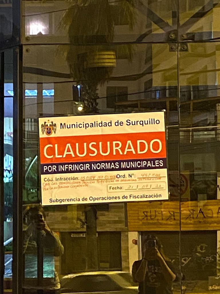 jozestereo's tweet photo. Es una VERGÜENZA TOTAL que la Facultad de Comunicaciones USMP haya sido clausurada x no contar con el requisito mínimo de seguridad.

Si en mi tiempo, con Leuridan Huys, las cosas ya iban en declive, ahora con esta señora Amybel Sánchez nos terminamos de hundir. Gracias x nada. https://t.co/UIQEsag9UC