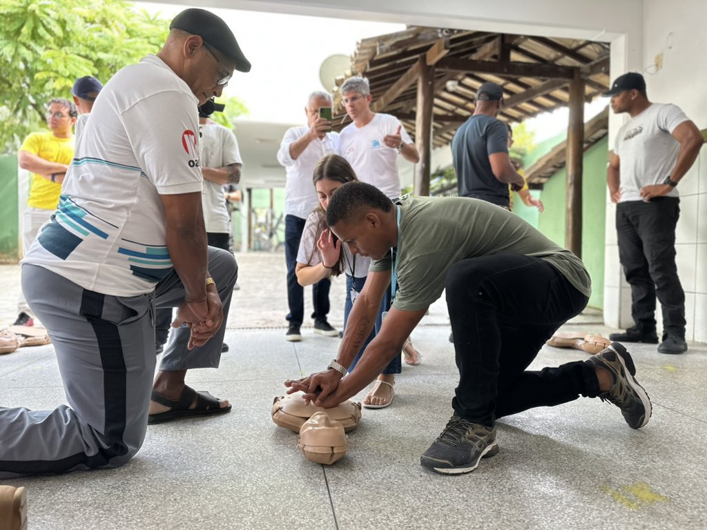 celoufba's tweet photo. Special day for the Anesthesia Society, with training from the community of the fishing village in Mata de Sao Joao - Bahia - Brazil, and legacy with the delivery of an Automatic External Defibrillator (AED), installed in the center of the village. SAVE A LIFE COURSE -SAEB/SBA https://t.co/3FMK0B9clV