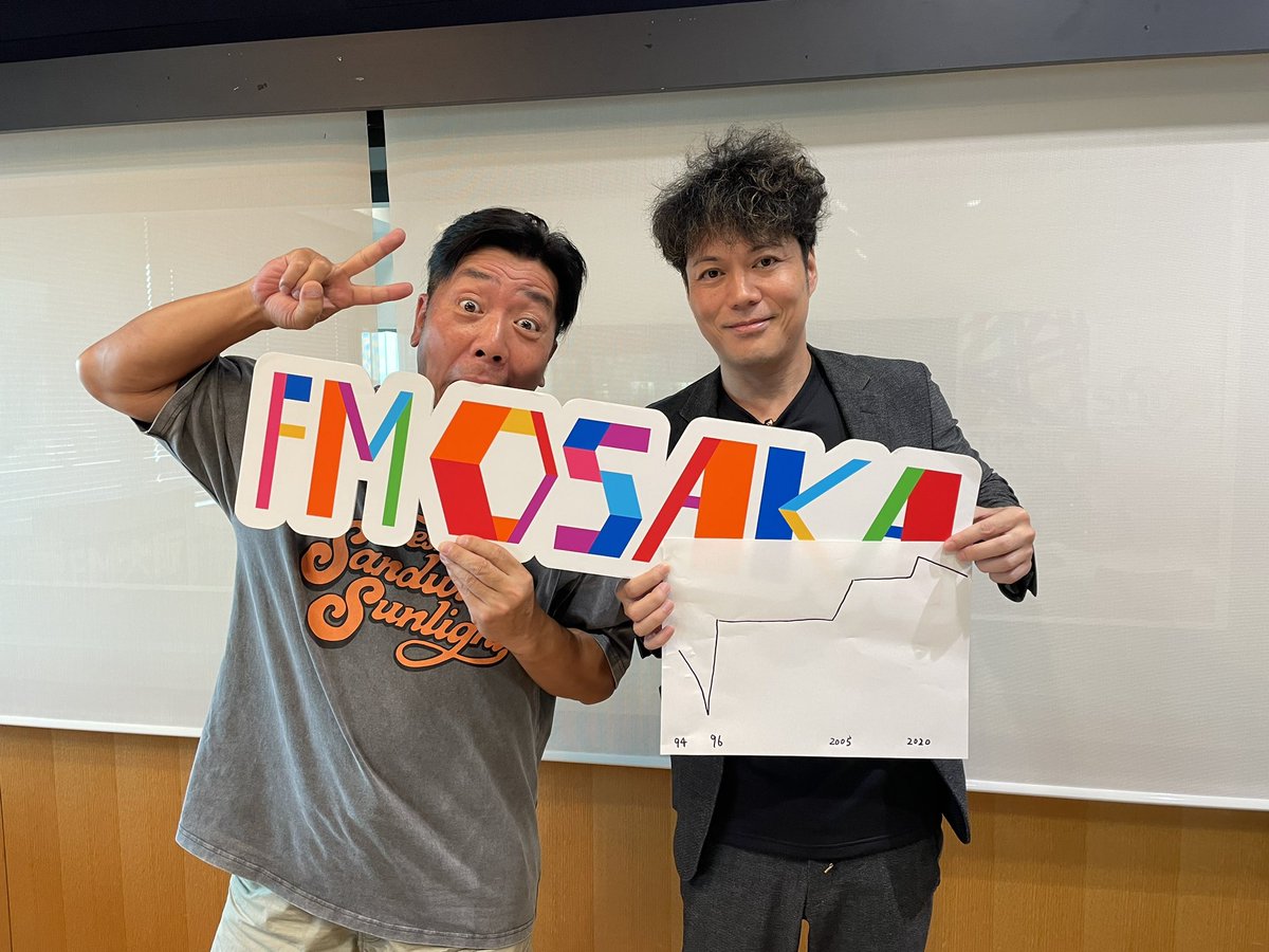 FridayMusicShow's tweet photo. 半年ぶりに恋さんがFM大阪に帰ってきました📻
しもぐちさんとのトーク、ずっと聞けましたね😀
こいフラでやっていた折れ線グラフ📈も出来たり、懐かしかったです📻
9月24日(日)19:30〜シャンプーハット単独もあります❣️
恋さん次はおしずおまりのところへ、かな⁉️
#こいフラ #キン��シ https://t.co/ORhCDgmY8p