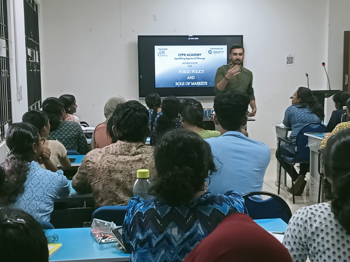 CPPRIndia's tweet photo. Inspiring young minds to engage in thought-provoking discussions. CPPR, in partnership with @FNFSouthAsia, is conducting a range of college workshops on Public Policy and the Role of Markets.
#collegeworkshop #CPPRAcademy #cpprindia #futureleaders #YouthEmpowerment https://t.co/UjLaZIHKQJ