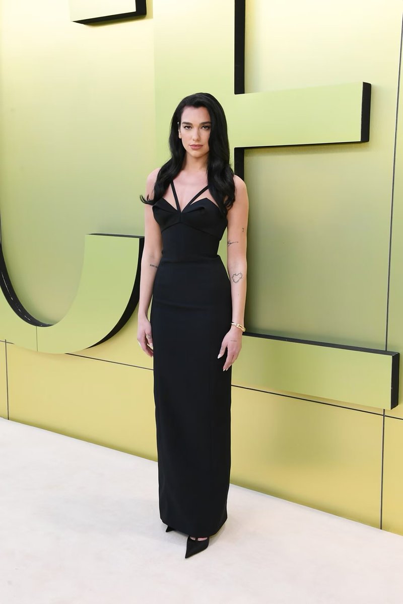 drewlythe's tweet photo. #AndreaBrillantes is wearing a black @Versace gown with spaghetti straps that met at the center of the structured sweetheart neckline. 

The fitted silhouette is a custom piece from the designer’s fall 2023 collection.

 #VERSACExBLYTHE https://t.co/Lnr3drpRgE