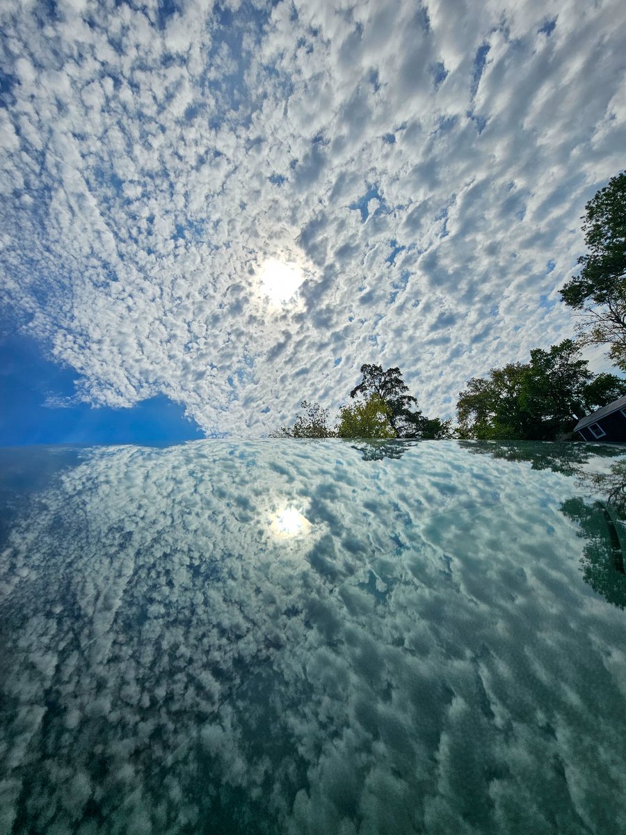 VVValderas's tweet photo. @clicks1222 Reflection on my car windshield. 
#reflection #sky #clouds https://t.co/mqxXARD59f