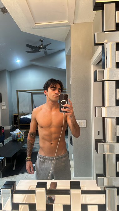 Living life on my own terms has gotten me so far&hellip; https://t.co/SW000wjm5h