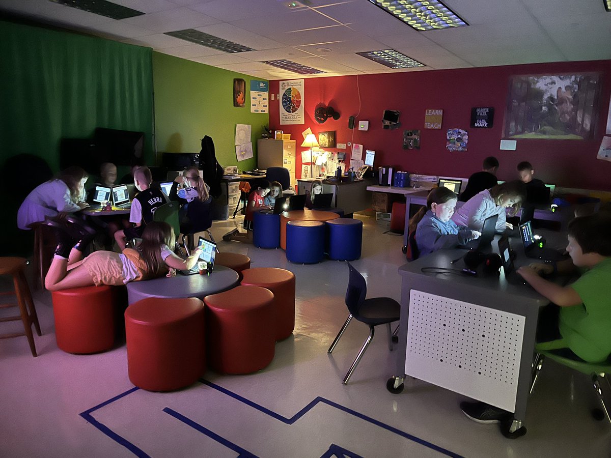 Cncdky's tweet photo. Friday Vibes. Working on @bookcreatorapp by the light of #Cubelets flashlights. #makerspace https://t.co/W4WSCkq6KS