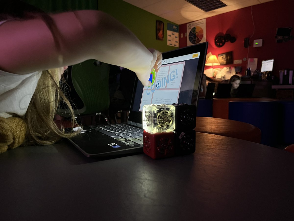 Cncdky's tweet photo. Friday Vibes. Working on @bookcreatorapp by the light of #Cubelets flashlights. #makerspace https://t.co/W4WSCkq6KS