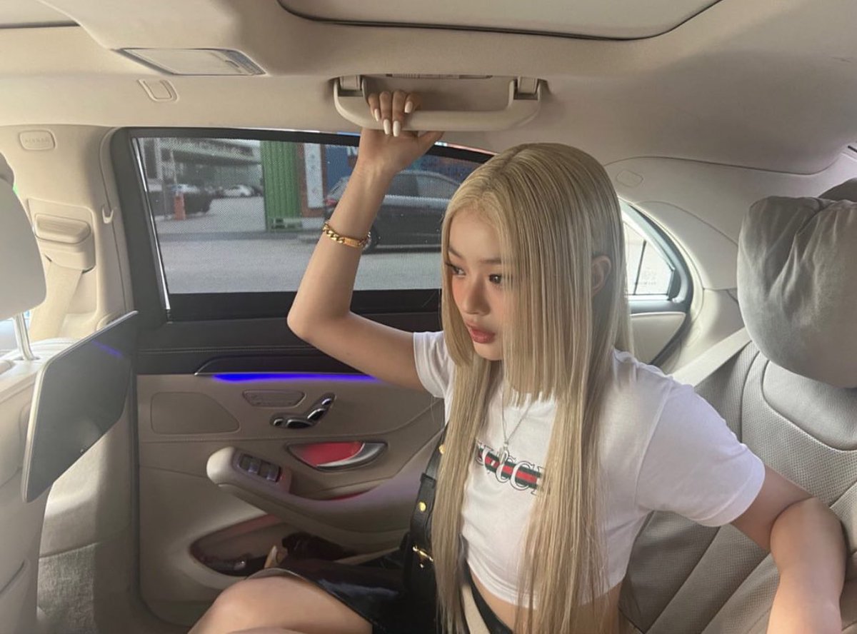picsnewjeans's tweet photo. Hanni instagram update https://t.co/GwDRN5DrZp