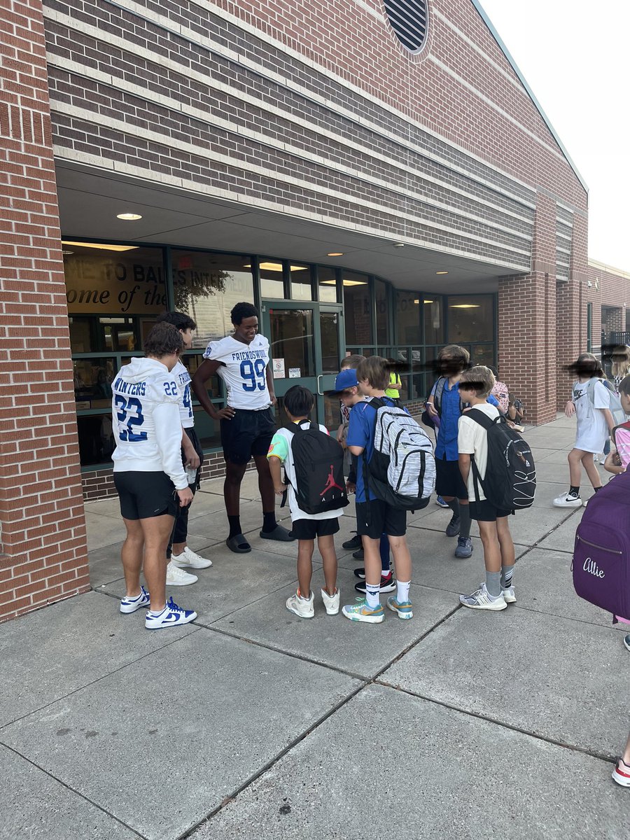 _CoachJJohnson's tweet photo. What a great morning with these guys greeting our young Mustangs!! Good morning Bales!! #Levelup https://t.co/PBVDpUCf7e