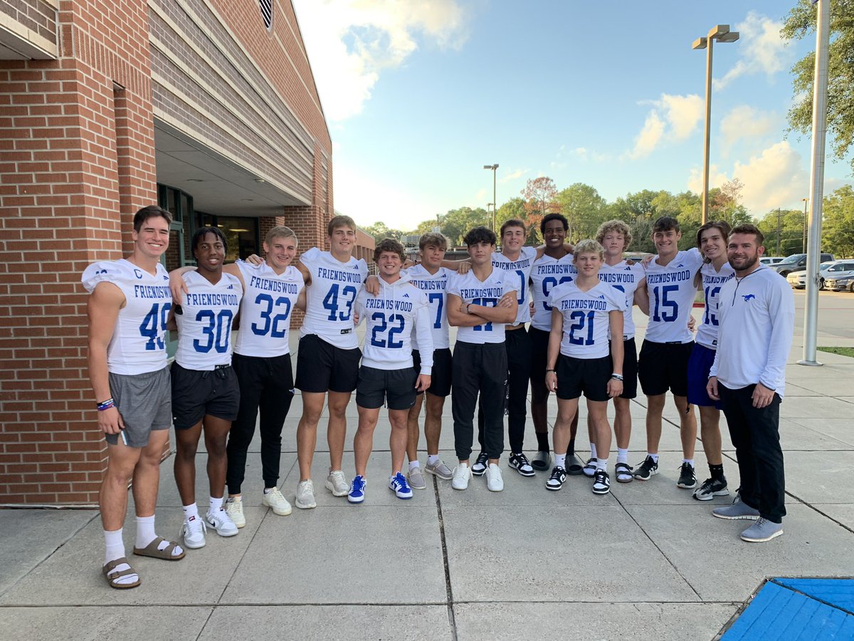 _CoachJJohnson's tweet photo. What a great morning with these guys greeting our young Mustangs!! Good morning Bales!! #Levelup https://t.co/PBVDpUCf7e