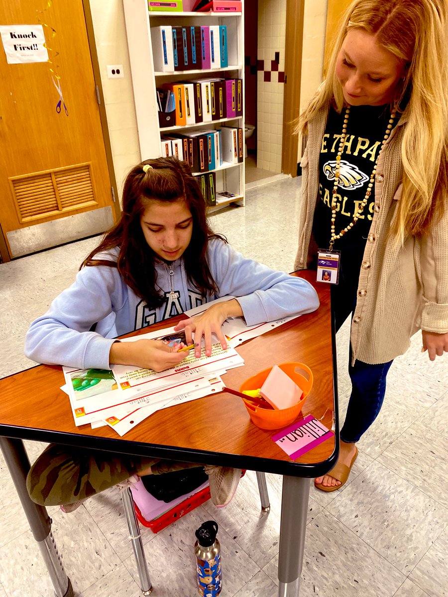 ACEingitwithV's tweet photo. ACE getting in some last minute studying for their kitchen safety quiz on burns & cuts thanks to @Ms_EByrnes βΌοΈπ΄π©βπ³π§βπ³πͺ @BethpageUFSD #WeAreBethpage #acingit πππ¦
https://t.co/WtvnaD20sC