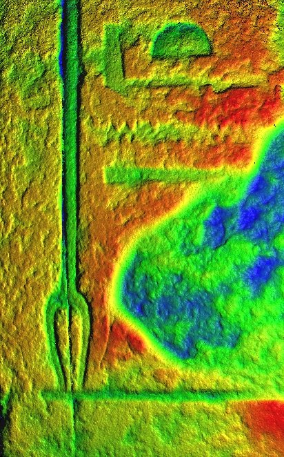 Do these saw marks in Karnak show an overcut? Shadows can be misleading, and a photogrammetric measurement provides another insight. What seems to be an overcut is probably only a continuation of an overlapping glyph.