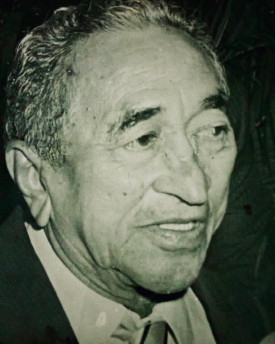 ManuelTBermudez's tweet photo. Entre los 50 temas que cubre “Memorias de la Costa Oriental”, un reportaje recuerda la existencia en #cabimas del periódico “Balancín”, dirigido por José Ramón Morales y merecedor de un Premio Nacional de Periodismo. El libro está en Amazon. #cabimeros #zulianos #venezolanos https://t.co/wSkqETNQzd