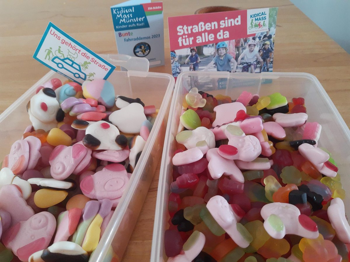 Gibt es morgen um 14 Uhr beim Start am Flugzeugspielplatz und falls etwas übrig ist auch am Zwischenhalt (Hafenplatz) 15 Uhr
#kinderaufsrad #kidicalmass #VisionZero #govegan