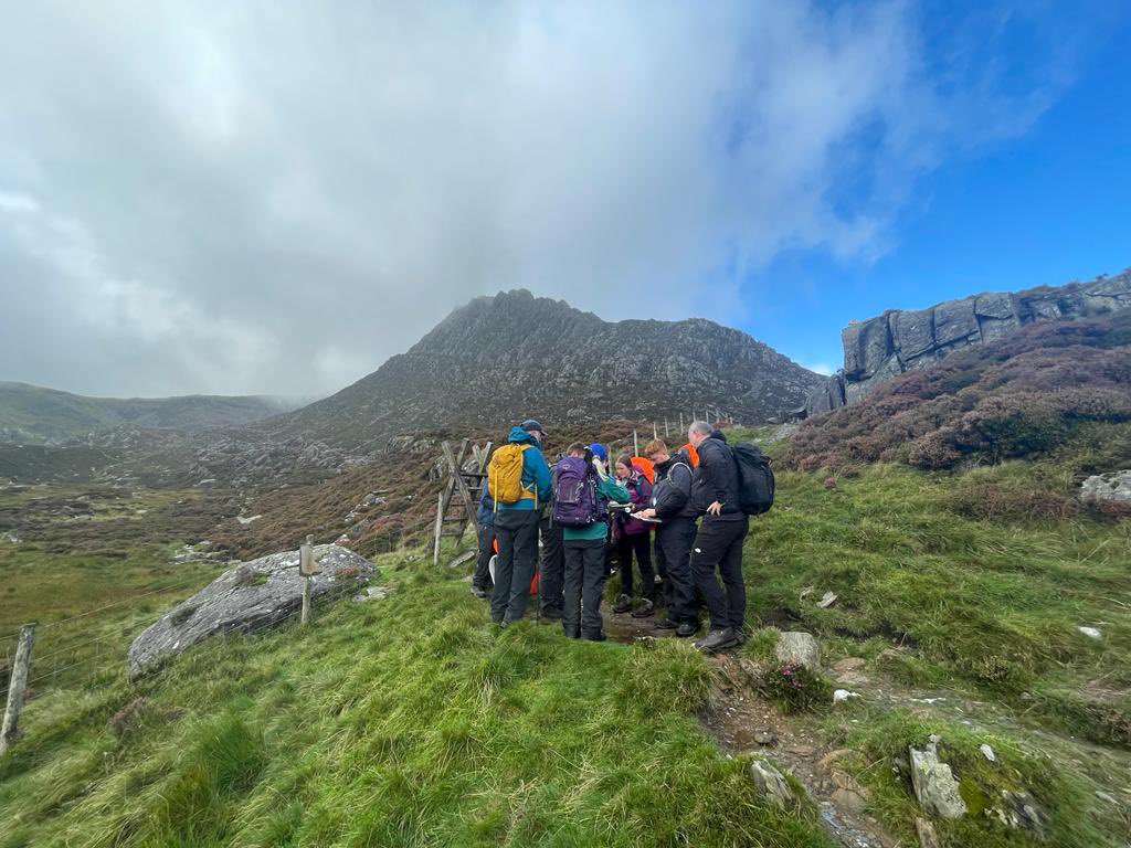 ehu_law_cj's tweet photo. This week, our policing students completed a @DofE Gold Award practice expedition๐ They hiked from Llyn Ogwen to Llyn Idwal, over the edge of Trefan to Llyn Gwynan & finishing at Rhyd-Ddu
Well done all๐
@DofENorth #DofEwithadifference #DofE #AcademicTwitter #AcademicChatter https://t.co/3CgvkFszrn