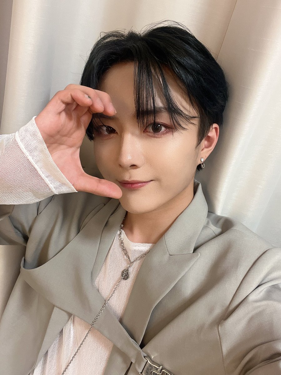 NINE_i_Firstone's tweet image. [#반]

아이닌 하트 백만개 🖤

#NINEi #나인아이 
#NEW_MIND #Turn_it_off #NINEi_Turn_it_off 
#NINEi_in_JAPAN #OSAKA