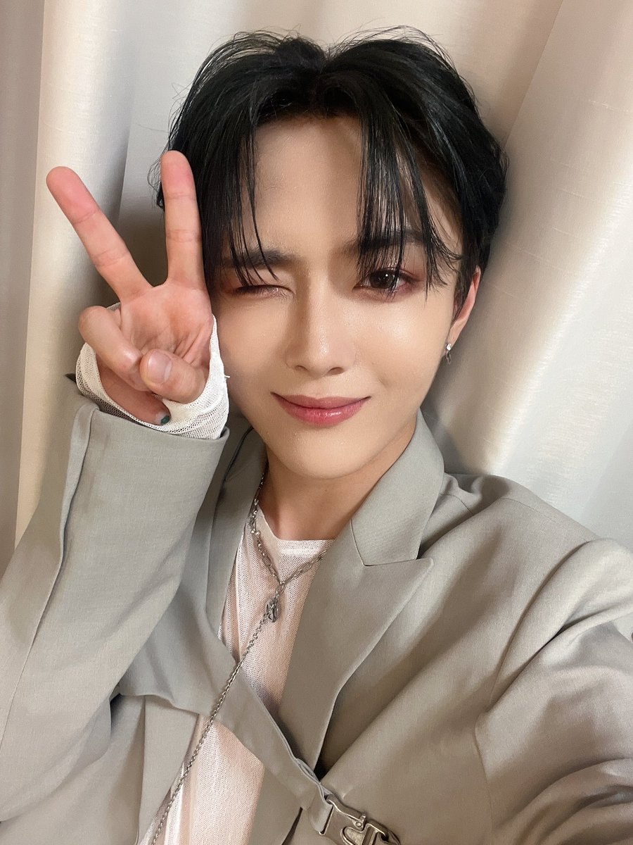 NINE_i_Firstone's tweet image. [#반]

아이닌 하트 백만개 🖤

#NINEi #나인아이 
#NEW_MIND #Turn_it_off #NINEi_Turn_it_off 
#NINEi_in_JAPAN #OSAKA