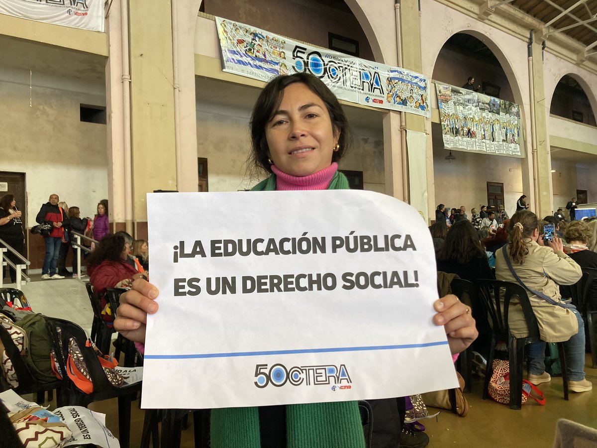 tula_mabel's tweet photo. Con la Escuela pública siempre!!#ctera https://t.co/6v007yzMj3