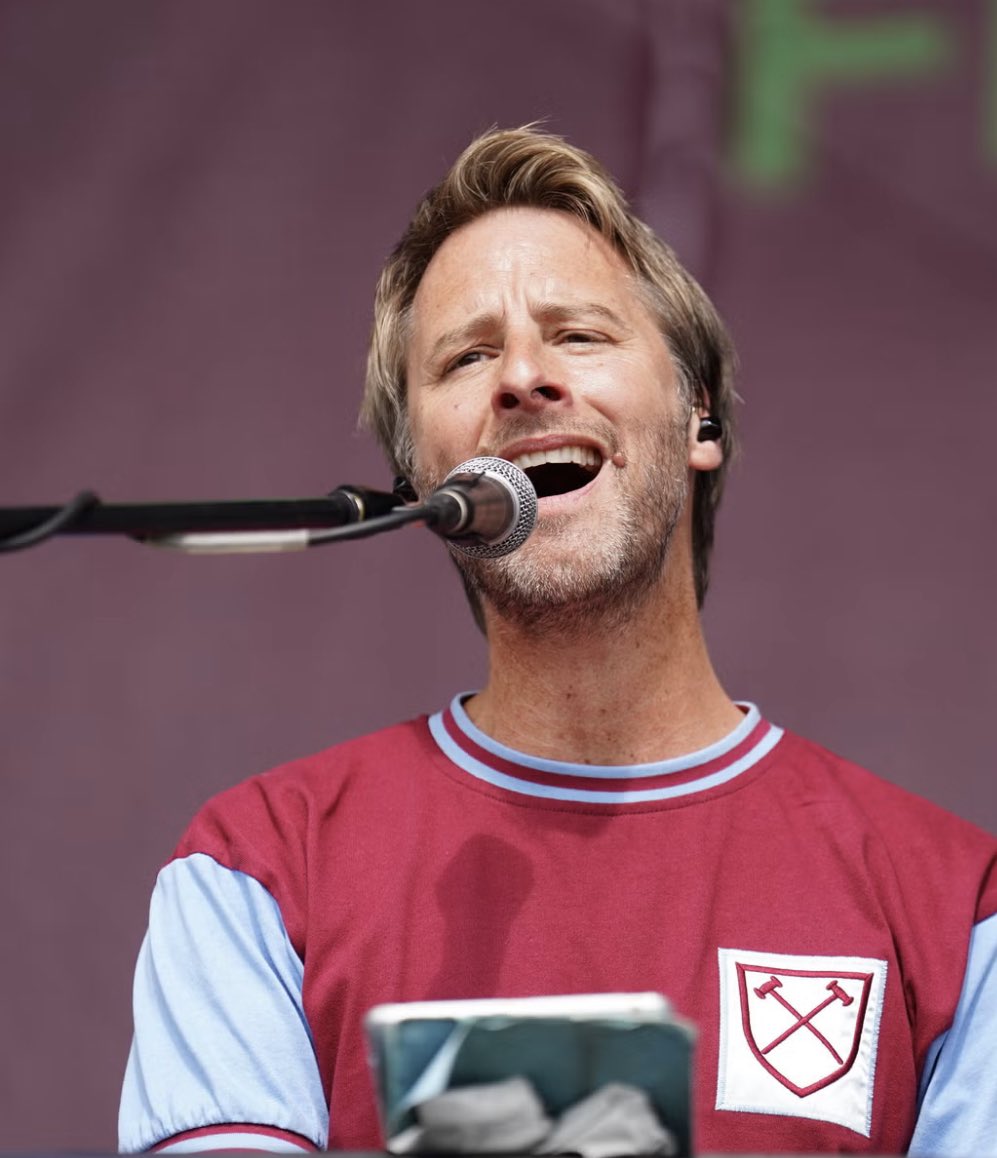 Happy Birthday to the One & Only @ChesneyHawkes #comeonyouirons 🎂