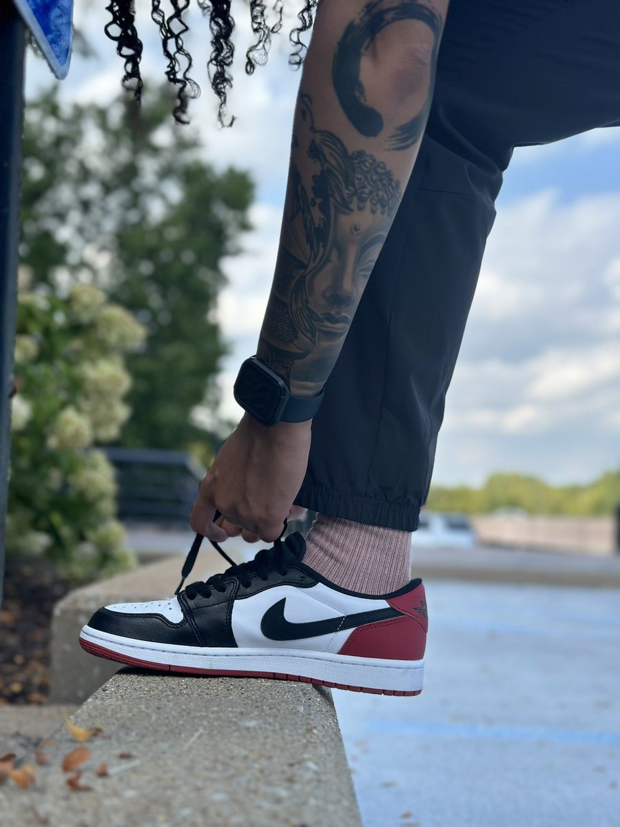 RadcliffSnkr's tweet photo. This is one of my favorite pickups all year. 

Jordan 1 OG Low ‘Black Toe’

Why is this pair called ‘black toe’ when it’s actually white toe? “Black mud guard” “black toe tip” QTNA. 

Follow me on Instagram @RadcliffSnkrHead 

#jordanlow #radcliffsnkrhead #tattoo https://t.co/kgcIMTjbYg