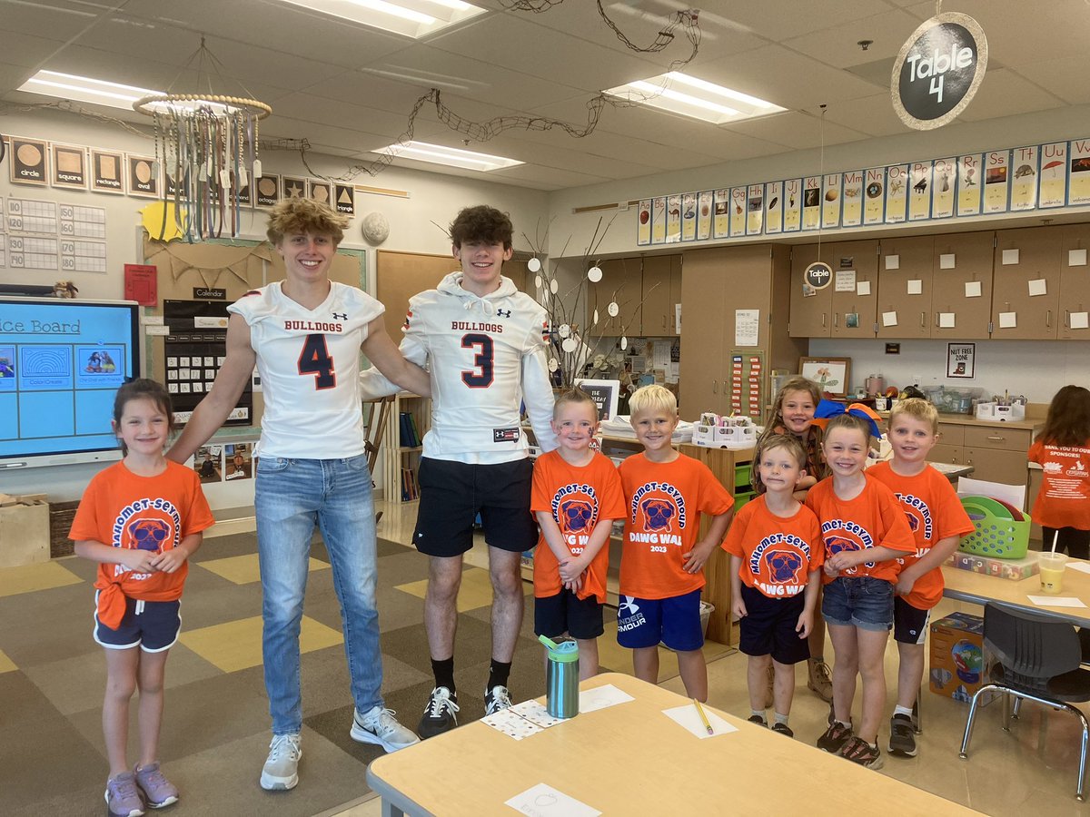 🔥 🆙 FRIDAY!!!

HOMECOMING!!!

GO BULLDOGS!!!
#FamilyStrong