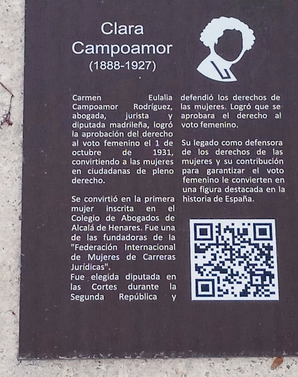 En la rotonda de Manuel Azaña, Alcalá de Henares podemos leer que Clara Campoamor falleció antes de crear la unión República Femenina,  esperemos que corrijan la errata antes de inaugurar el parque donde se encuentra <a href="/AytoAlcalaH/">Ayuntamiento de Alcalá de Henares</a>