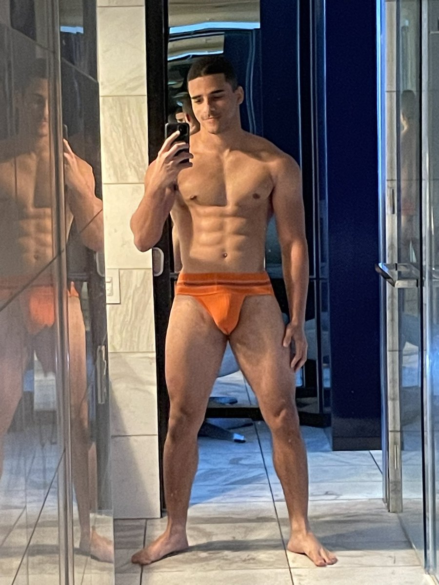 Does this underwear make my 🍑 look fat? 
#muscle