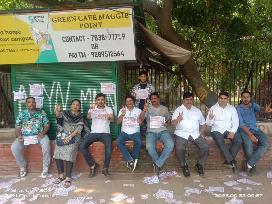 LakhanR2000's tweet photo. दुनिया देख रही है दम....DUSU जीत रहे हैं हम....✌️
आज डूसू चुनाव के दौरान नॉर्थ कैंपस के हिंदू कॉलेज में @ABVPDelhi DUSU के पैनल के लिए सभी छात्रों से वोट करने की अपील की.... #ABVPElection #DUSU2023 #ABVPOnceMore #DUSU8434 #ABVP4DUSU @AbvpRitesh @TUSHARDEDHAABVP https://t.co/pWIvJ7mnUk