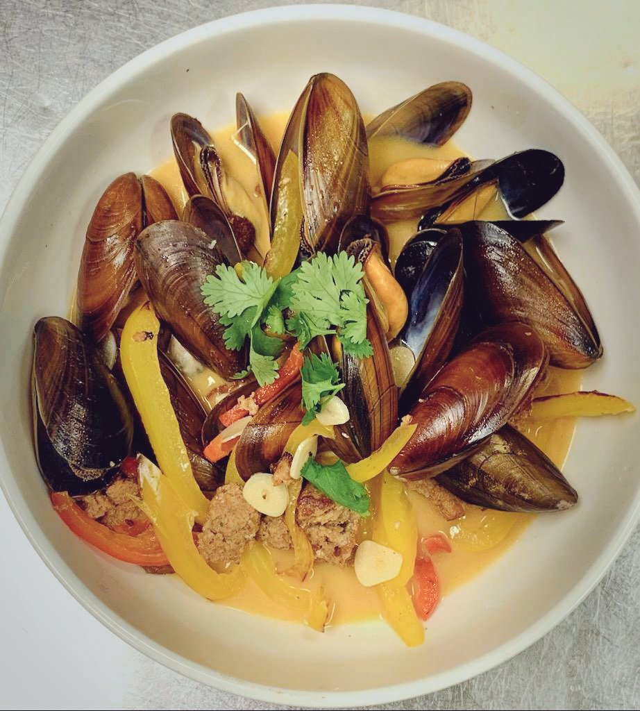 PubFrato's tweet photo. We're so excited to bring you our new fall menu items!🍂🍁
A must try:
MUSSELS!
white wine butter sauce + onion &amp; pepper + chorizo + cilantro + crostini
Our entire new menu &amp; brunch menu can be viewed, reservation can be made, and orders can be placed at:
https://t.co/vA1QtmNAj0 https://t.co/WjYAl8t7IK