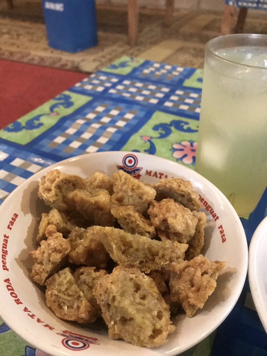 xxpirman's tweet photo. rekomendasi miayam bakso enak dan mblusuk👌✨ 
(bakso goreng e enakkkk💯)

— Bakso mbah bro, potorono
@InfoMieAyamYK https://t.co/M7oloHvI4p
