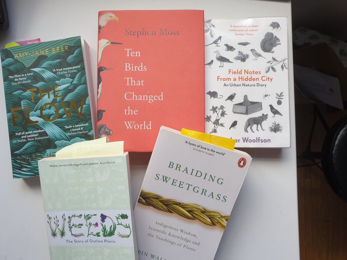I've always loved preparing for the start of a new academic year. Here are my (current) favourite #naturewriting books to share with our new students on the MA in nature & travel writing @BathSpaUni and why I chose them... freelancenaturewriter.com/2023/09/22/fav…