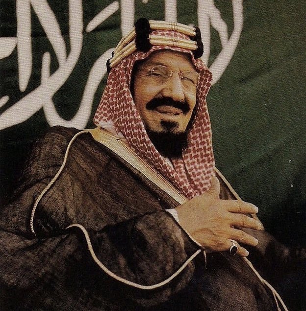 اليوم الذكرى 93 في
توحيد وطن وقيام كيان
أساسه متين ومنبعه اصيل
قام عليه الملك العظيم
عبد العزيز بن عبد الرحمن
ال سعود طيب الله ثراه
التهاني والتبريكات للملك وولي العهد 
وكل الشعب السعودي النبيل