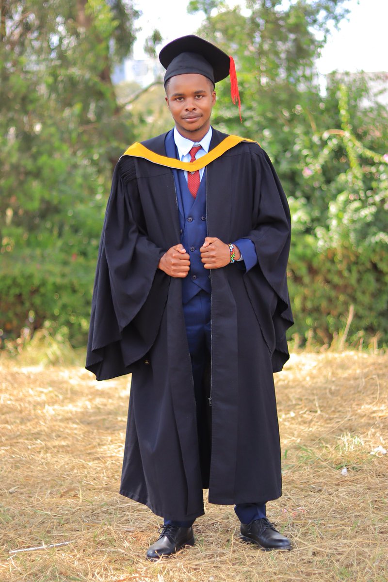 JUST00H's tweet image. A happy family💚🎈🤲🩵🩵

#SiniUoN #UoNClass2023 #UoN69graduation