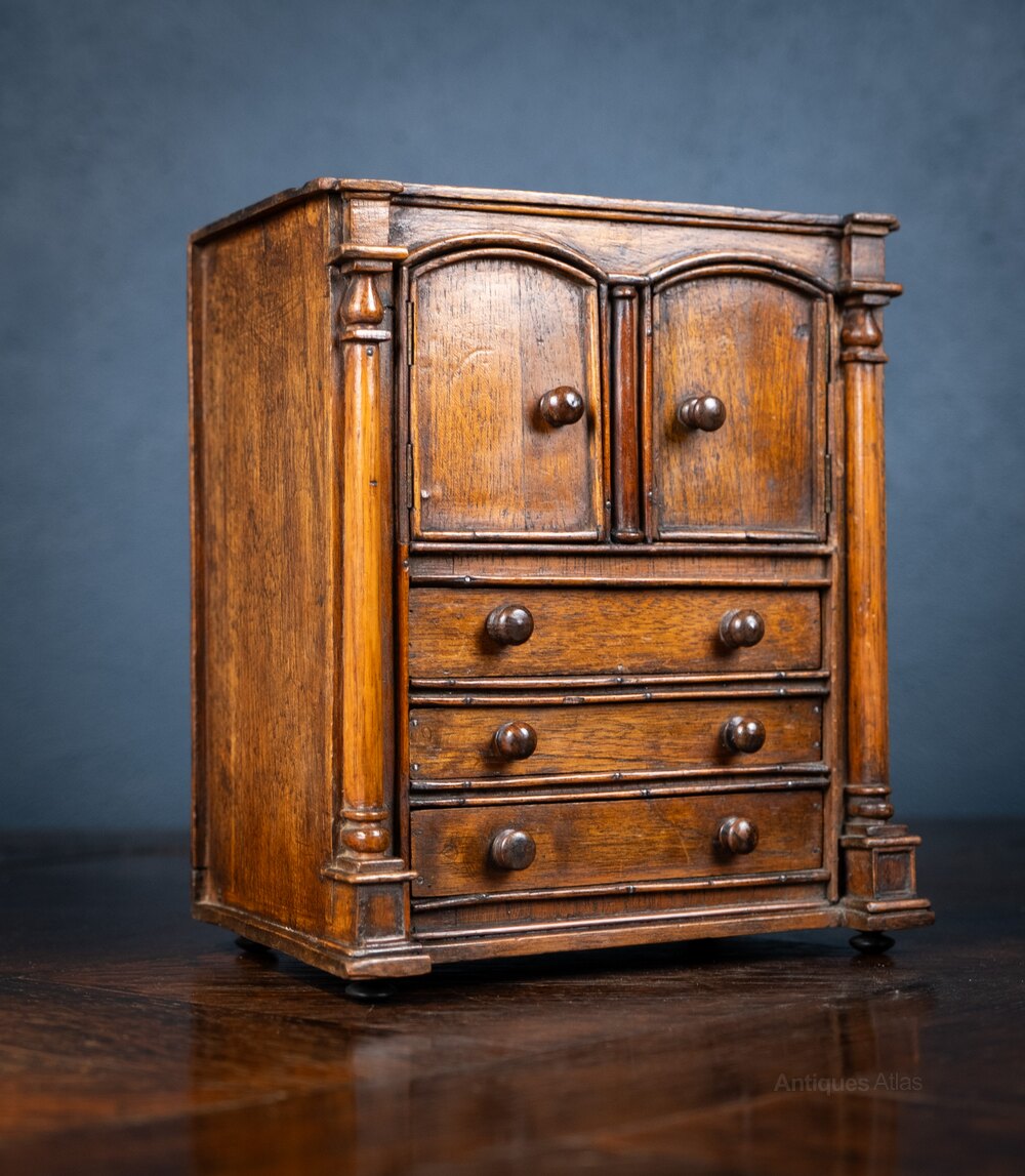 antiques_atlas's tweet photo. For sale on Antiques Atlas is this 19th Century Miniature Cupboard Apprentice Piece https://t.co/KcM7ygG0iA Great Gift ,Keepsake ,Jewellery box ,Nice looking Gents Item
#antiques From Harrington Antiques @harantiques #antiquefurniture #apprenticepiece #antiqueaprenticepiece https://t.co/Enaqic9Hv2