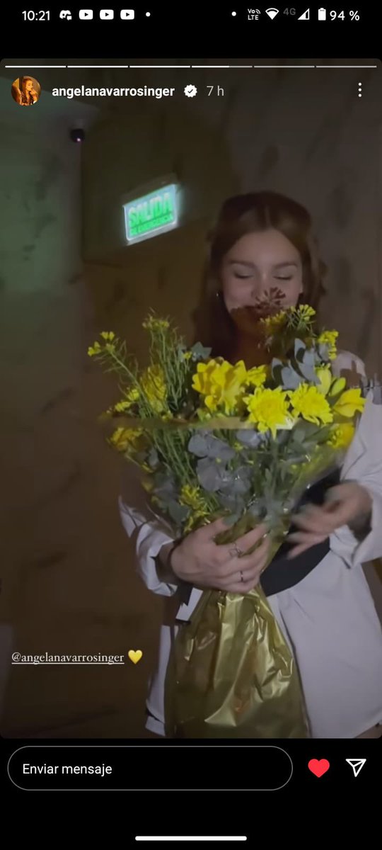 agusxangelanav's tweet photo. Ella no espera más las flores amarillas porque sus chicas le llevaron el ramo más hermoso en el día de la primavera 🌼💛😁 https://t.co/xmHwrEFDwS