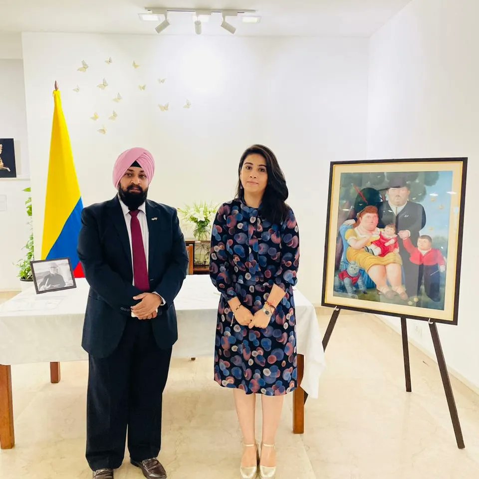 ICIBIndia's tweet photo. #ICIB Paid Condolences to Master Fernando Botero at the Embassy of #Colombia ๐จ๐ด, he left an indelible mark on world #plastic.
@MEAIndia @IndiaEmbCol https://t.co/d1yzDP3Kl2