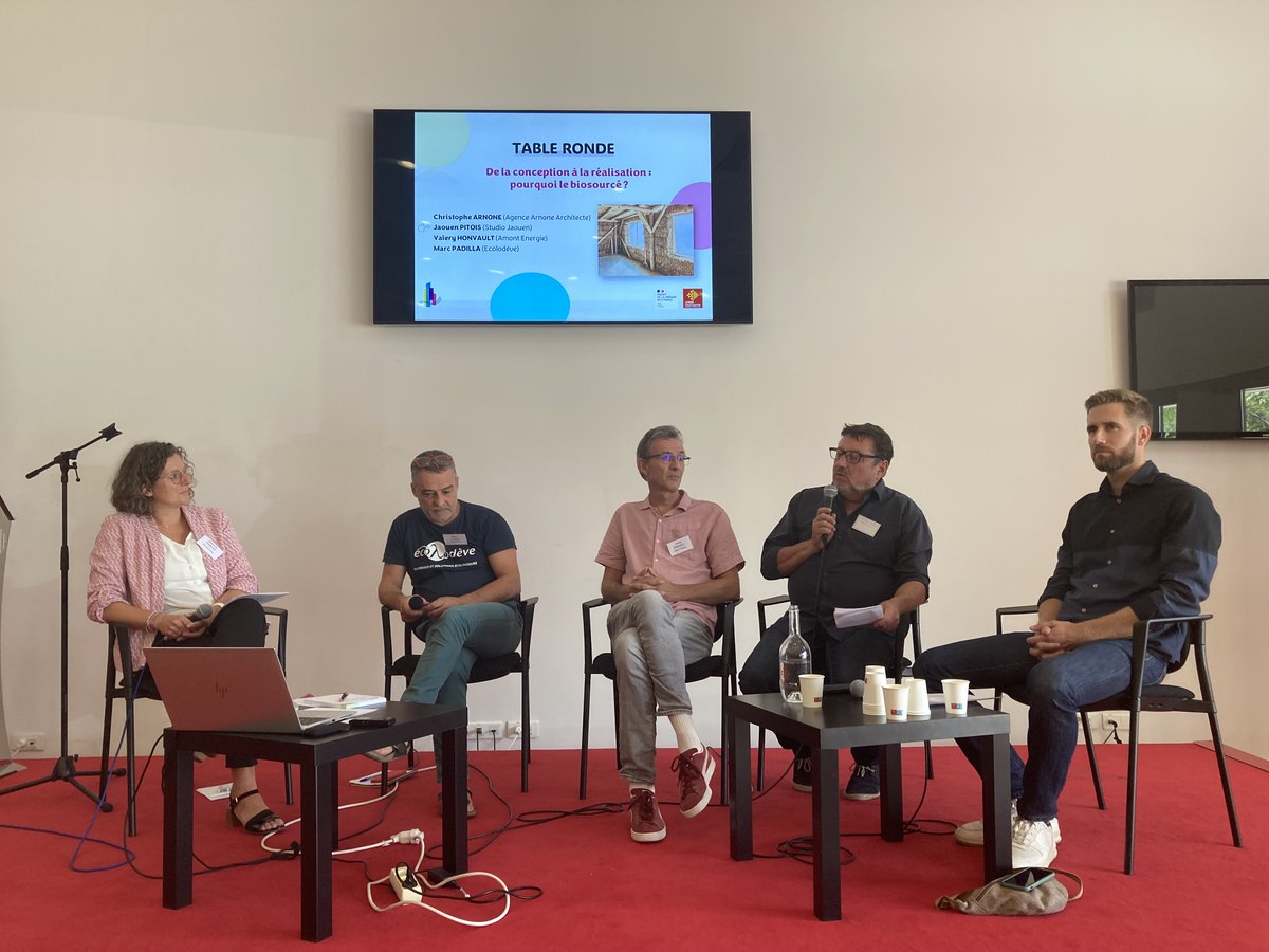 cerc_occitanie's tweet image. 📅 [ÉVÉNEMENT : CONSTRUCTION &amp;amp; BIOSOURCÉS]

👉 Place à la deuxième table ronde : "De la conception à la réalisation, pourquoi le #biosourcé ?"

Pour y répondre &amp;gt; Valery Honvault de Amont Énergie, Marc Padilla de Ecolodève, Christophe Arnone et Jaouen Pitois, architectes.