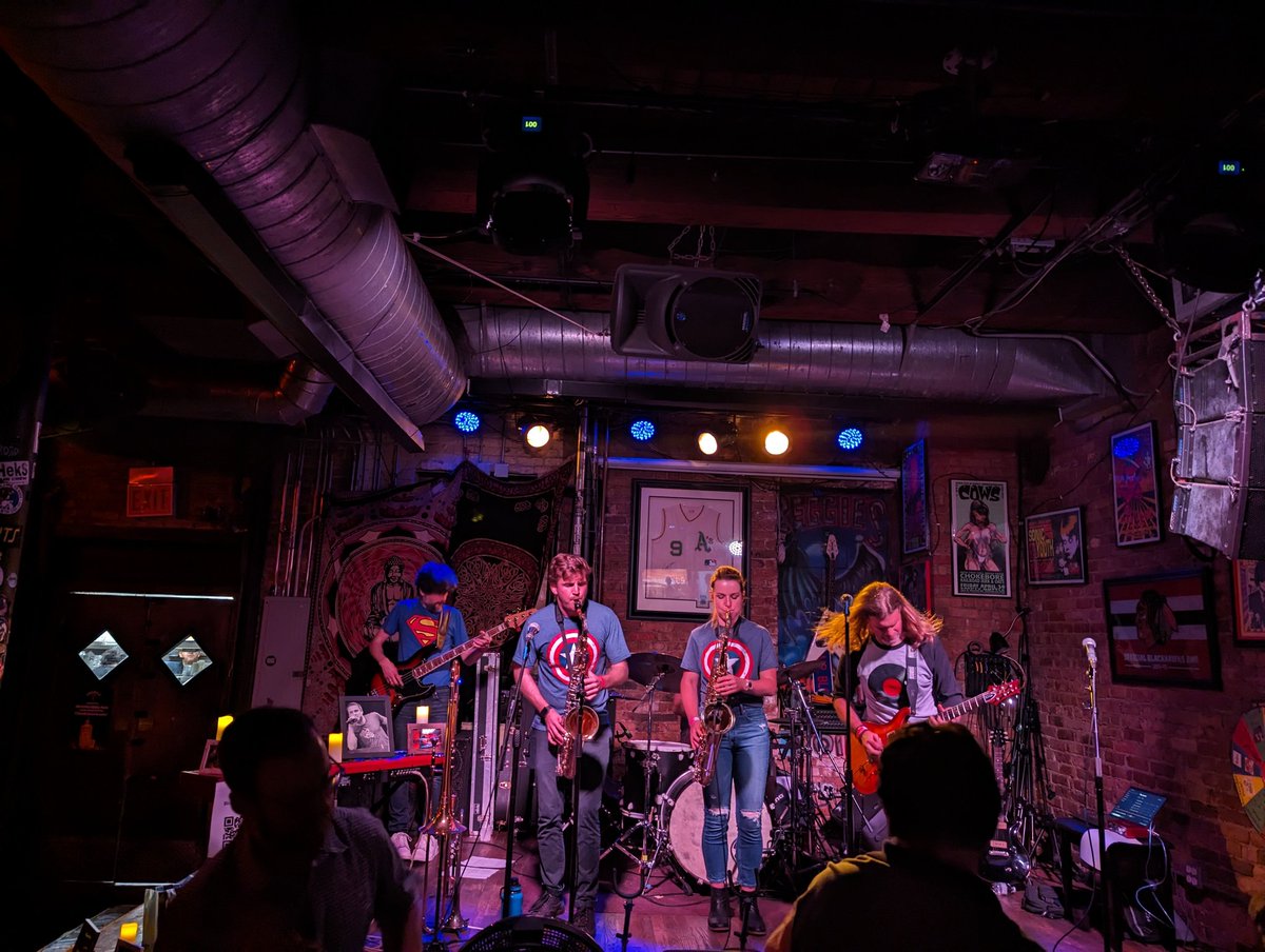 Vaishu_Sukumar's tweet image. Fuzzz tribute to Sliman. Wonderful music, neuroscientists and fans. We missed you Sliman. Raise a ruckus forevermore 🖤