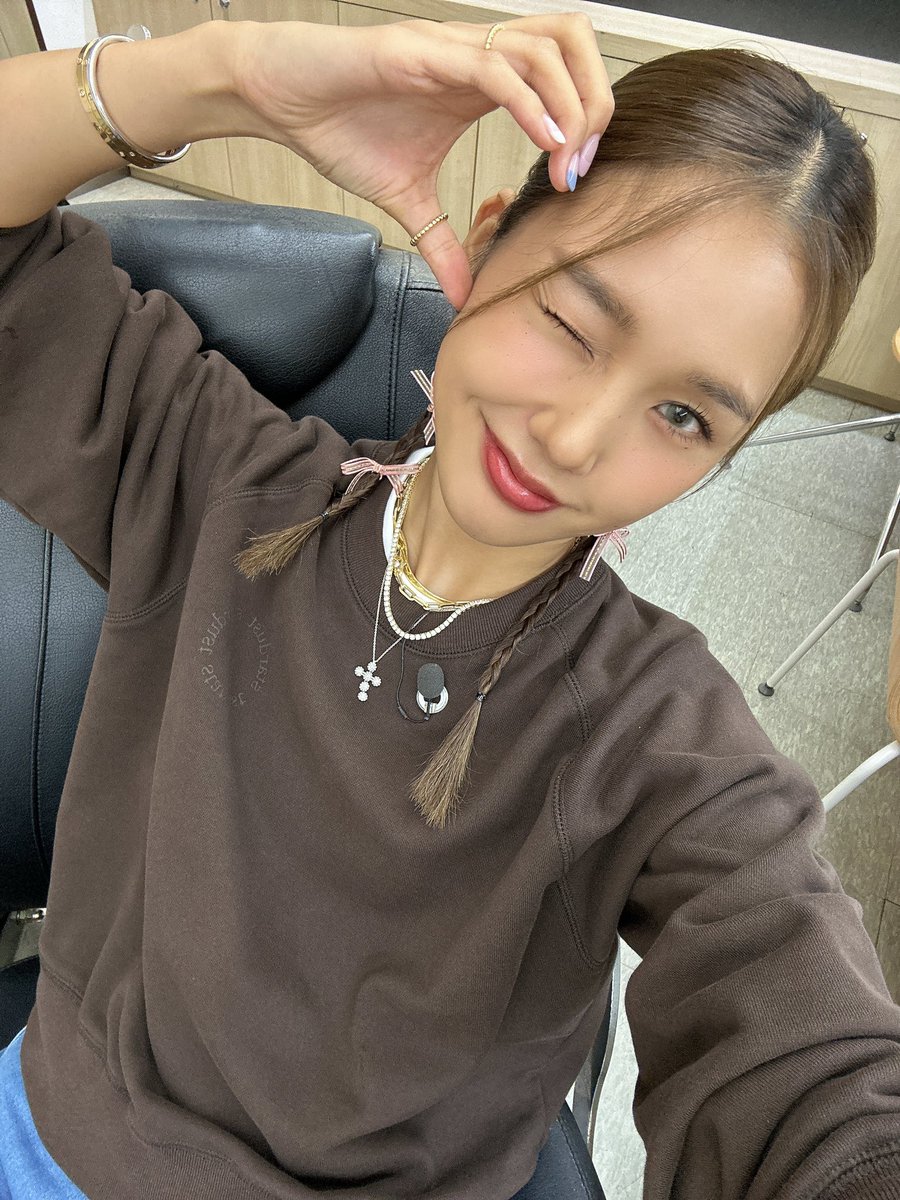 [#OHMYAir] 4주 동안 애프터시그널의 MC로 활약한 미미에게 박수‼️👏 잠시 후 11시, '채널A 애프터시그널'에 #미미 가 출연합니다💕 모두 잊지 말고...