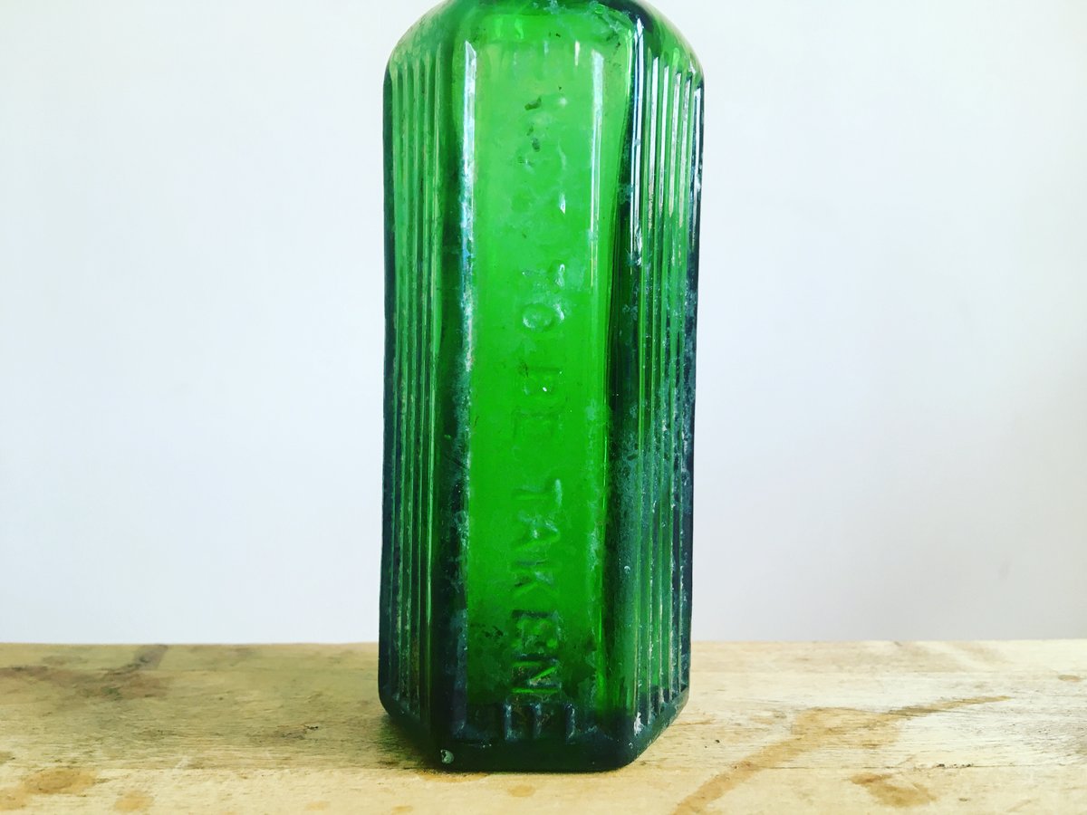 DanielsFayre's tweet image. ebay.co.uk/itm/2352192818… #Vintage Small #Hexagonal #Embossed #Ribbed #Green NOT TO BE TAKEN #Glass #Bottle #Farmhouse #Barn #Salvage