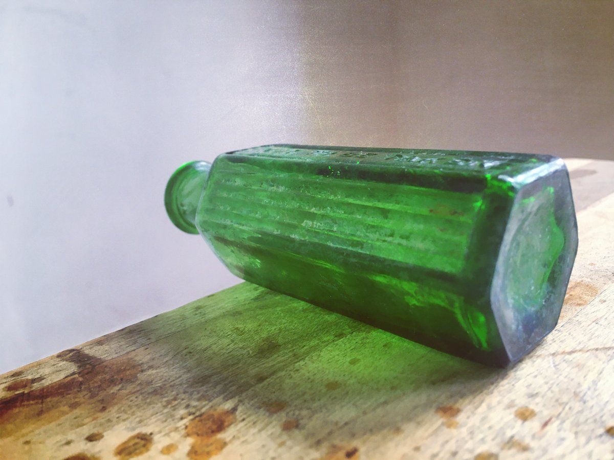 DanielsFayre's tweet image. ebay.co.uk/itm/2352192818… #Vintage Small #Hexagonal #Embossed #Ribbed #Green NOT TO BE TAKEN #Glass #Bottle #Farmhouse #Barn #Salvage