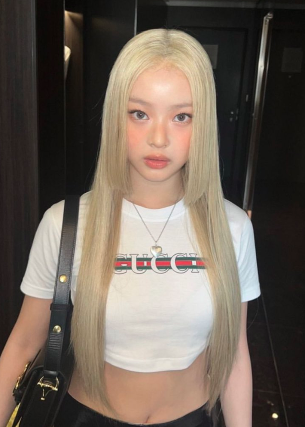 AboutMusicYT's tweet photo. NewJeans' Hanni stuns with blonde hair in new pictures. https://t.co/yv30BB9G7H