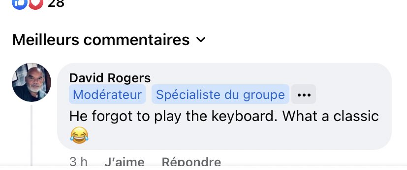 _OnTop_1994's tweet photo. Fun fact : When I saw them in Switzerland, he came toward the keyboard between Rut and Caution and recalled he didn’t need to play keyboard now, and he came back to his mic just on time to sing Caution lol https://t.co/YrLoggHCdT