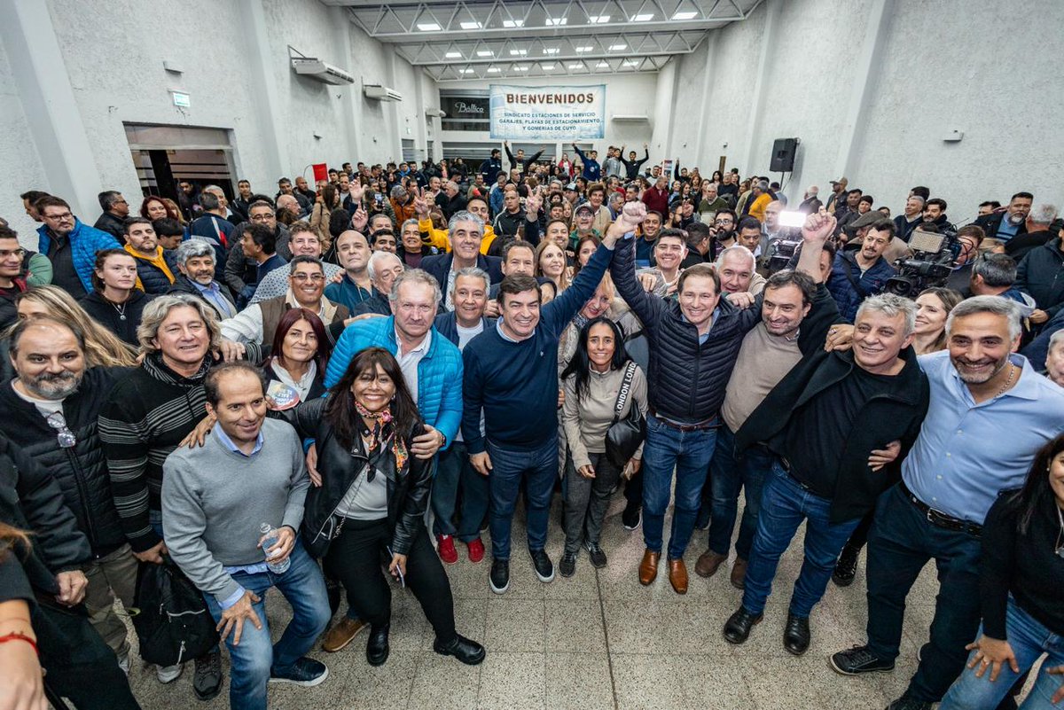 PabloPriore's tweet photo. La Union menjunje son los que destruyeron Mza, estuvieron con Paco perez y Celso Jaque y se fueron sin pagar sueldo, dejando todos sus funcionarios de ñoqui y las escuelas y hospitales destruidos #NoTeComasElVerso https://t.co/hRfHspFkUg