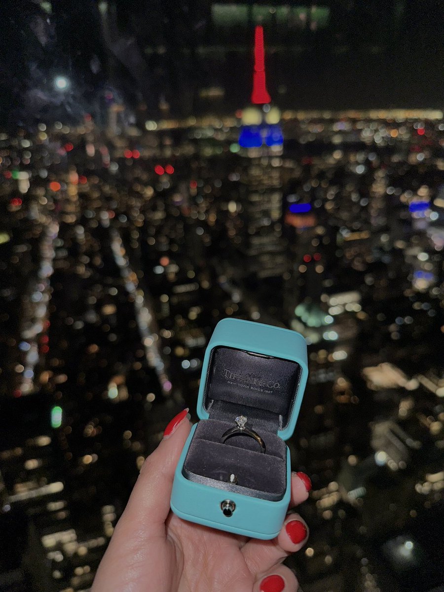 genesisdozal's tweet photo. Un sueño hecho realidad 😭💍🤍 me caso con el hombre de mi vida, te amo titi 🫀 https://t.co/QfkU7R1x1g