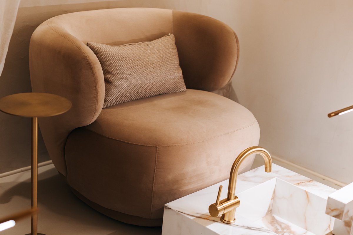 nv_gallery's tweet photo. Découvrez le projet d'ameublement du salon de beauté Manikya, un salon slave situé en plein coeur de Paris. L'ameublement de ce salon a eu pour but de créer un nouvel espace où https://t.co/l95WJ9vQas.s peuvent venir prendre soin d'eux dans un décor minimaliste et méditerranéen. https://t.co/VW54KMHN8n