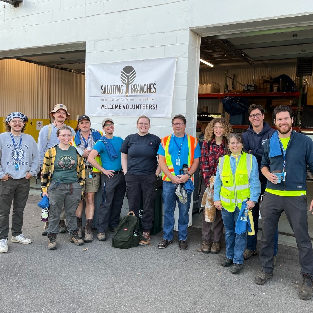 HennepinEnviro's tweet image. Sixty trees were planted at Fort Snelling Cemetery on Wednesday at the 9th annual @salutebranches day of service. County forestry provided the trees and led volunteers to plant them. 

#HennepinCounty #ClimateAdaptiveTrees #TreeEducation #TreeCare #TreePlanting #SalutingBranches