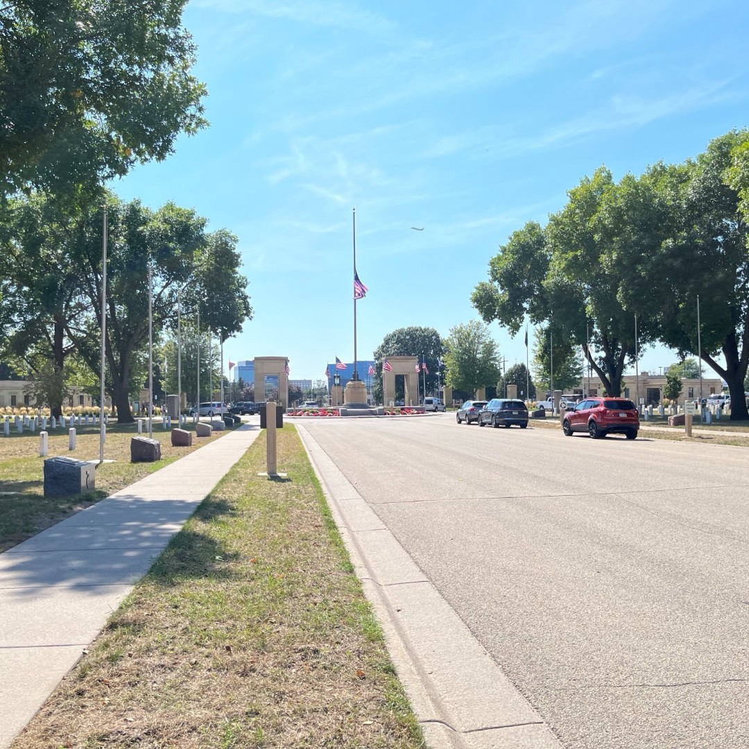 HennepinEnviro's tweet image. Sixty trees were planted at Fort Snelling Cemetery on Wednesday at the 9th annual @salutebranches day of service. County forestry provided the trees and led volunteers to plant them. 

#HennepinCounty #ClimateAdaptiveTrees #TreeEducation #TreeCare #TreePlanting #SalutingBranches